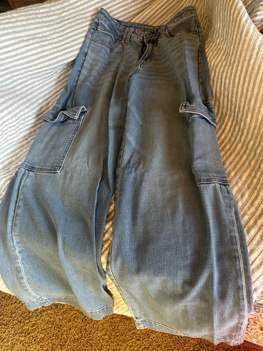 American Eagle Outfitters Relaxed Wide-Leg Cargo Jeans - Light Blue